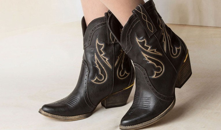С чем носить женскую обувь казаки: высокие и ковбойские сапоги