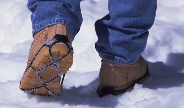 Что делать если зимняя обувь скользит?